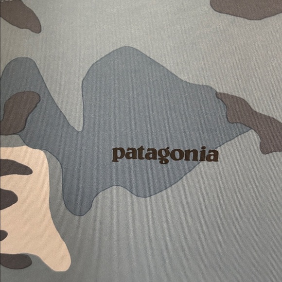 Patagonia blue camouflage pullover with hood and thumb holes shirt - Picture 4 of 7